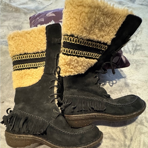 UGG Black and Cream Winter Boots - Picture 8 of 14